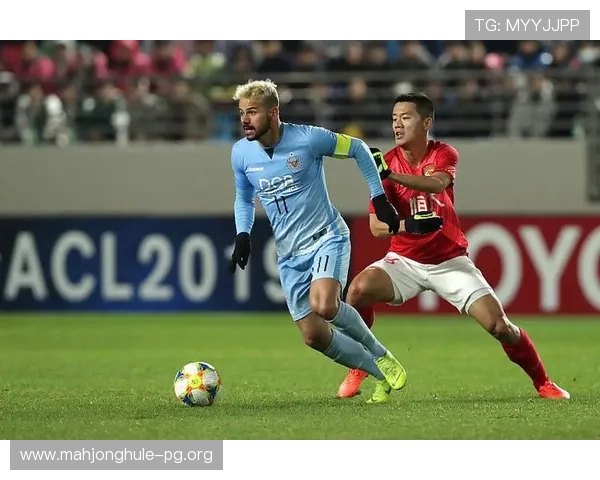 PG斗鸡电游手机版试玩中如何选择最佳战斗策略提升胜率